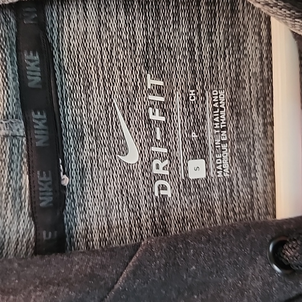 Nike Dri Fit - Picture 3 of 4